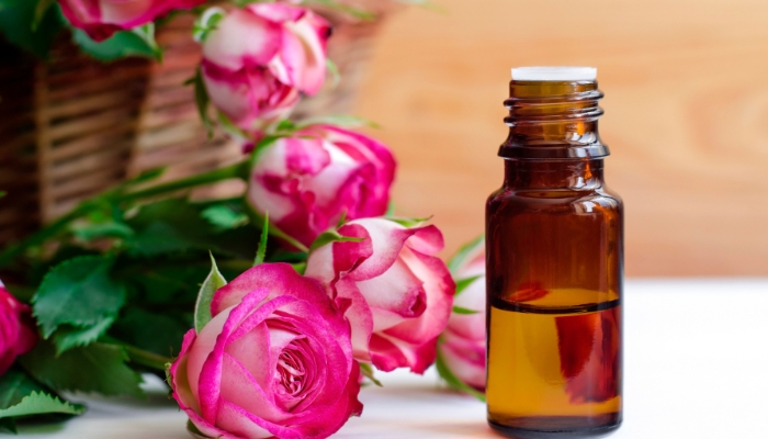 Tinh dầu hoa hồng là gì? Tác dụng của tinh dầu hoa hồng đối với sức khỏe