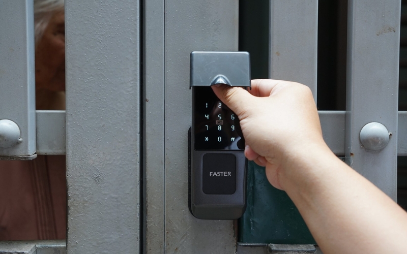 cách chọn mua khóa vân tay phù hợp cho cửa nhà trọ