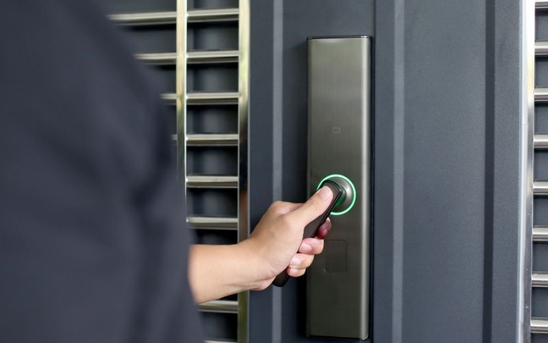 lợi ích khi dùng khóa vân tay cho cổng nhà trọ