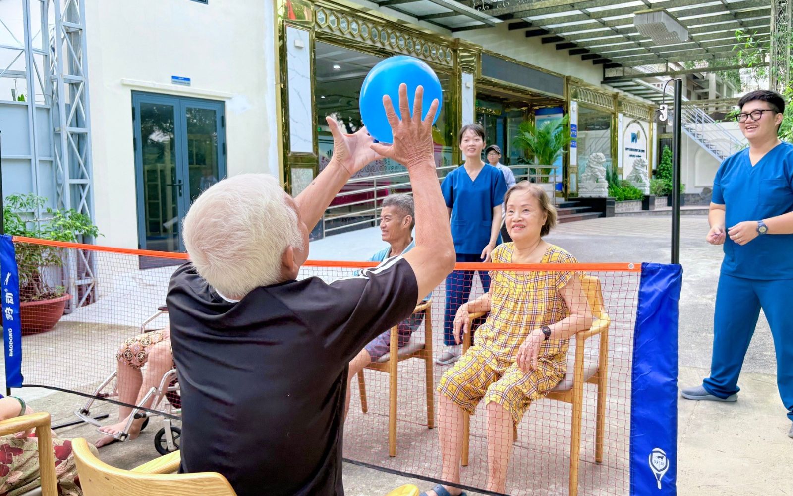 Chất lượng chăm sóc người già suy giảm trí nhớ tại Hạnh Phúc Viên
